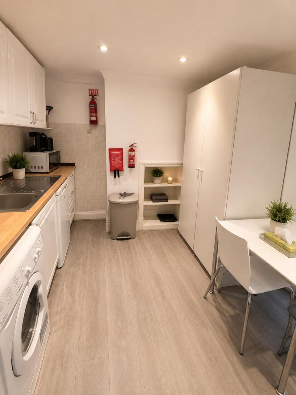Kitchen or kitchenette, oven, pet friendly, stove, washing machine