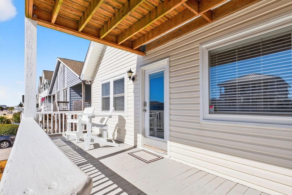 Luna By the Sea 238A Brunswick Ave West home House in Holden Beach