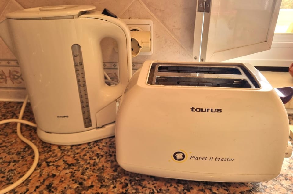 Coffee/tea facilities, toaster