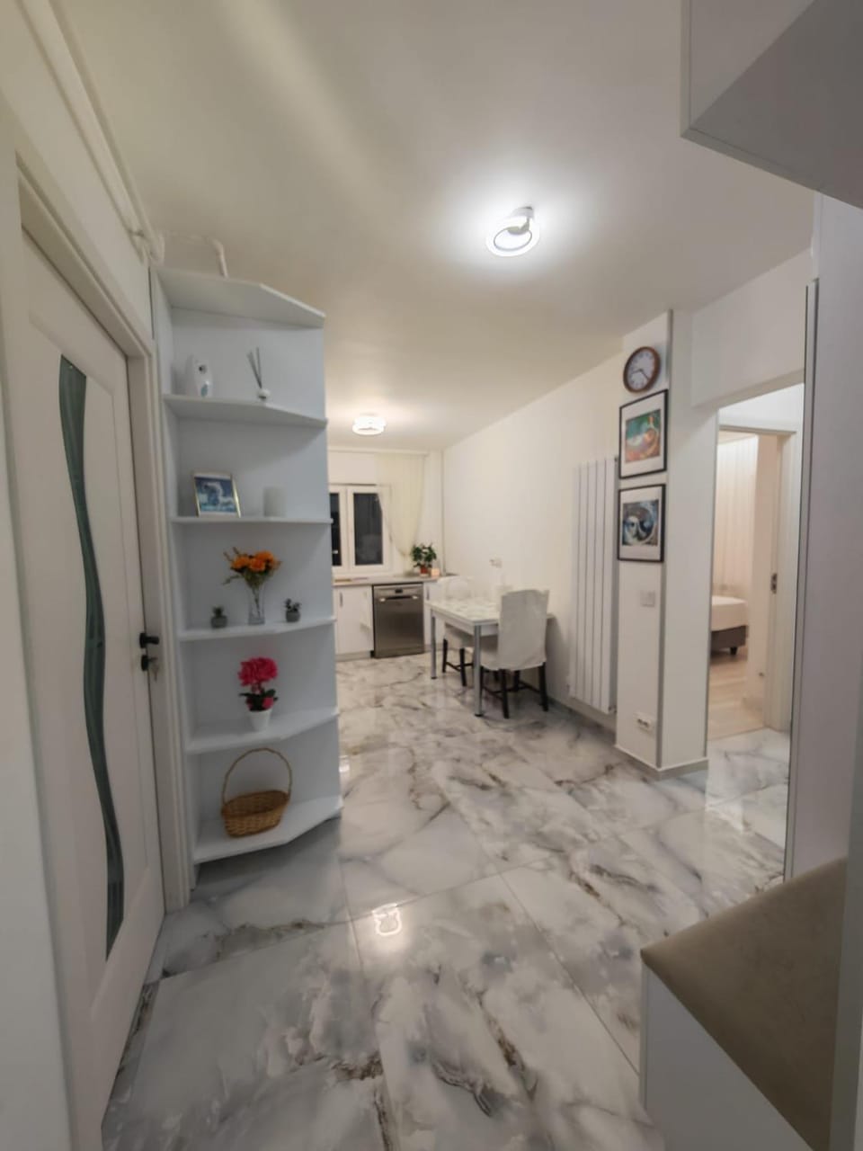 Kitchen or kitchenette, Seating area, Dining area