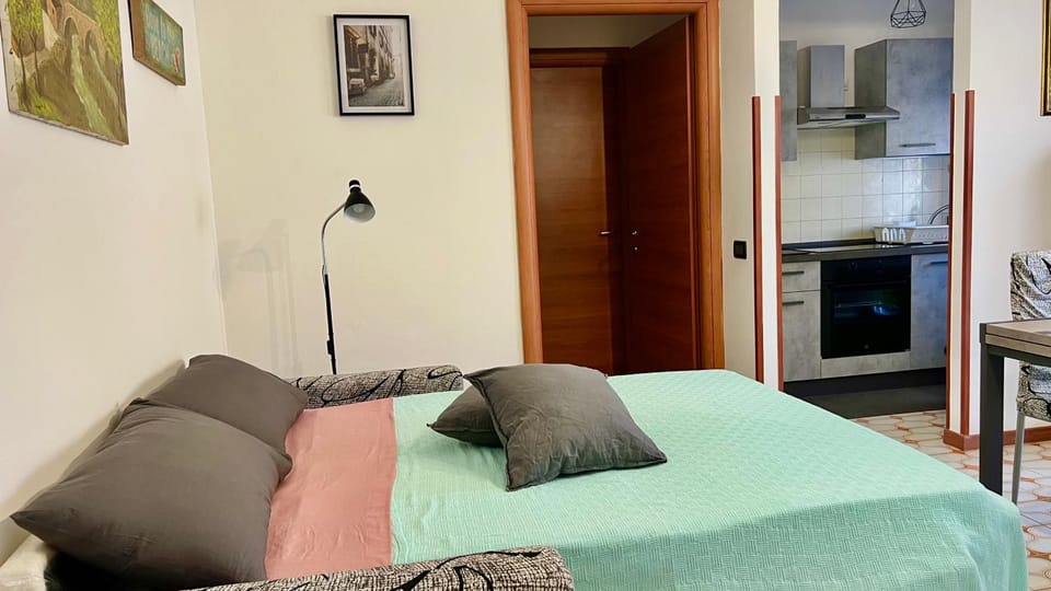 Bed, Seating area