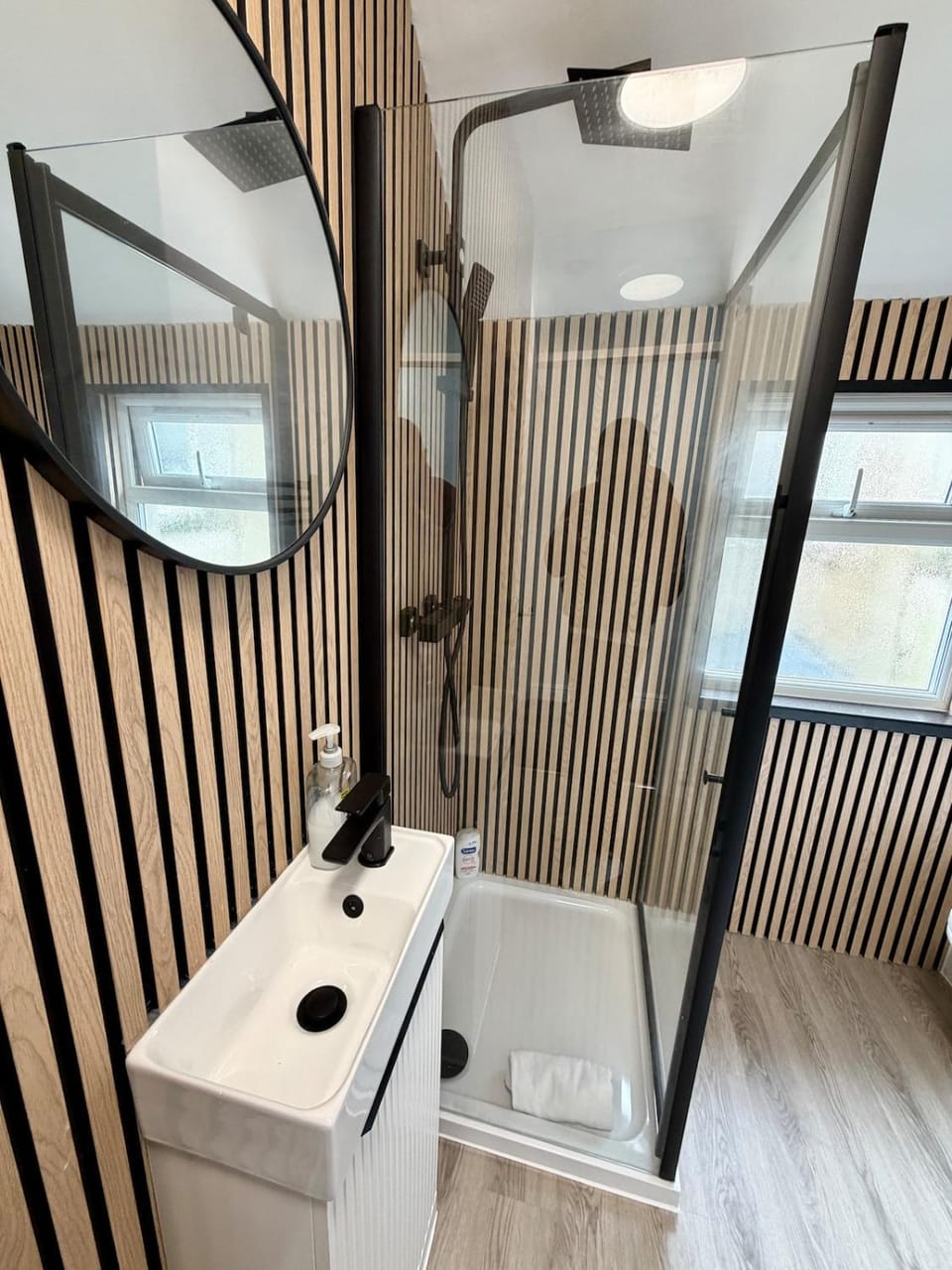 Large Apartment In Cardiff City Centre Sleeps 9 Perfect for Large Groups Apartment in Cardiff