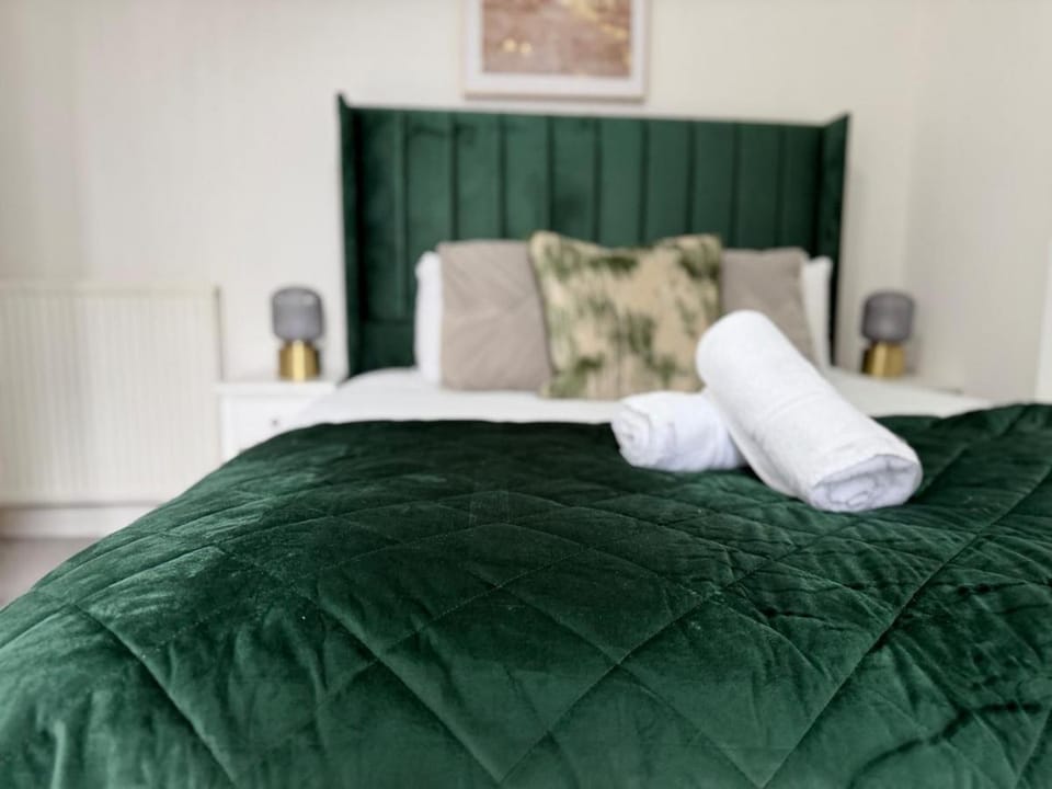 Large Apartment In Cardiff City Centre Sleeps 9 Perfect for Large Groups Apartment in Cardiff