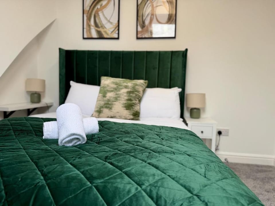 Large Apartment In Cardiff City Centre Sleeps 9 Perfect for Large Groups Apartment in Cardiff
