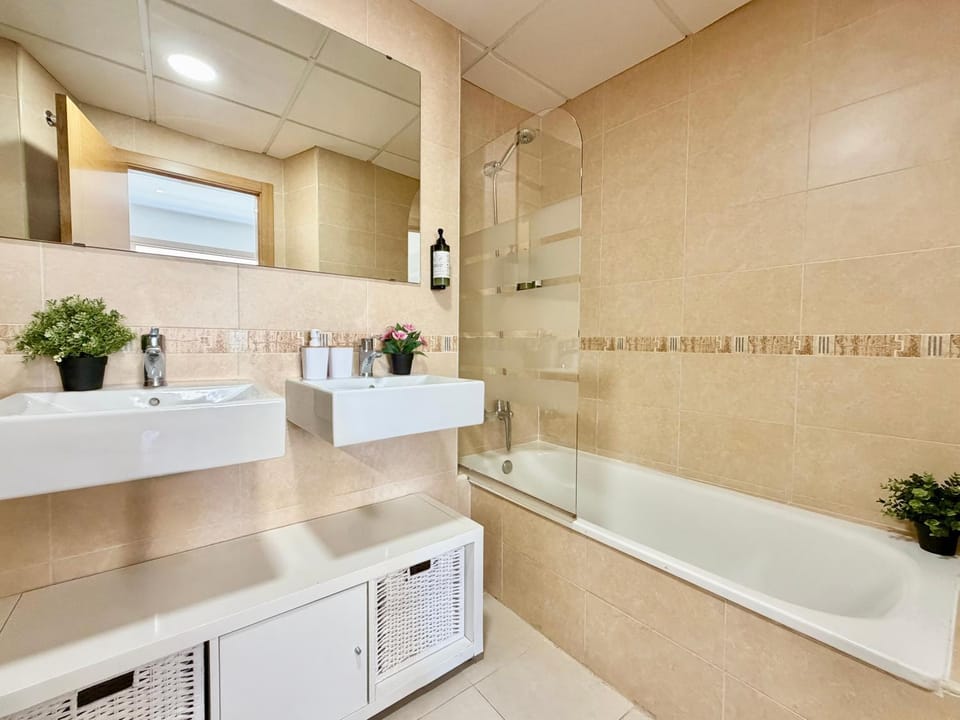 Elegant Luxury Apartment in the City Center by TuriVida Apartment in Malaga