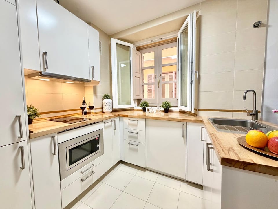 Elegant Luxury Apartment in the City Center by TuriVida Apartment in Malaga
