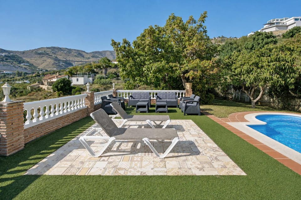 Garden, Solarium, Balcony/Terrace, Swimming pool, sunbed
