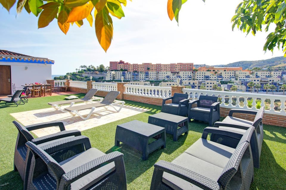 Day, Natural landscape, Garden, Balcony/Terrace, sunbed