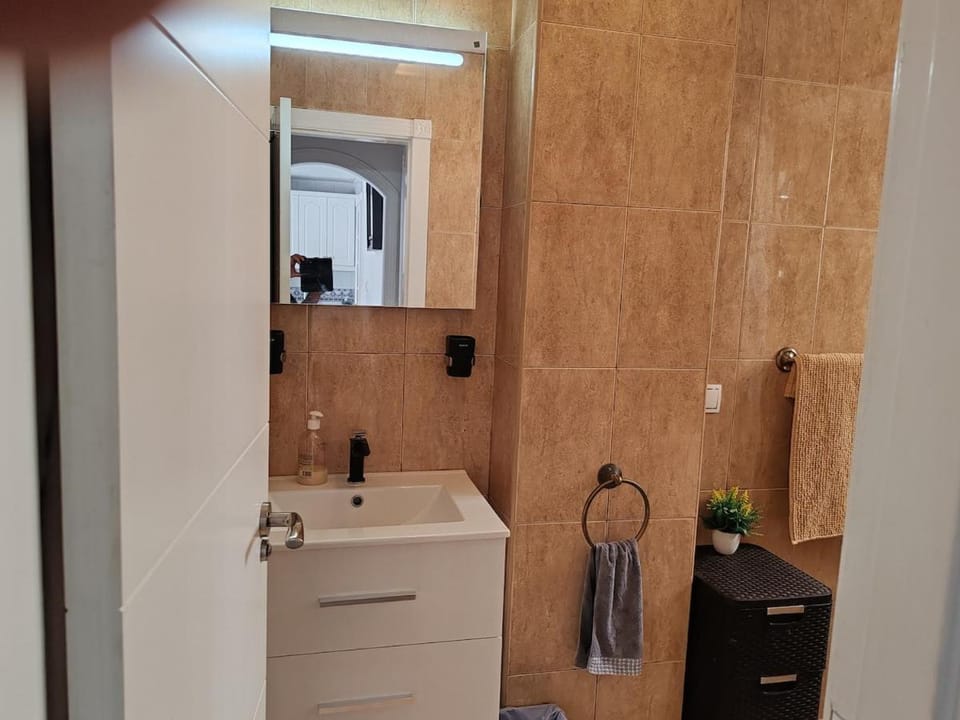 Bathroom, towels