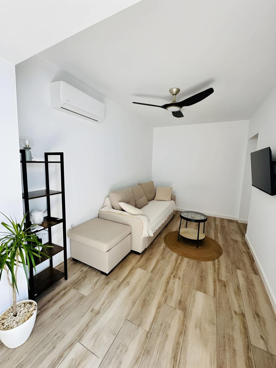 ACOGEDORA CASITA ADOSADA en ZAHORA Apartment in La Janda