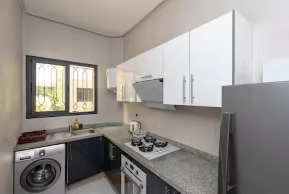 Kitchen or kitchenette, City view, Garden view, oven, washing machine, kitchen