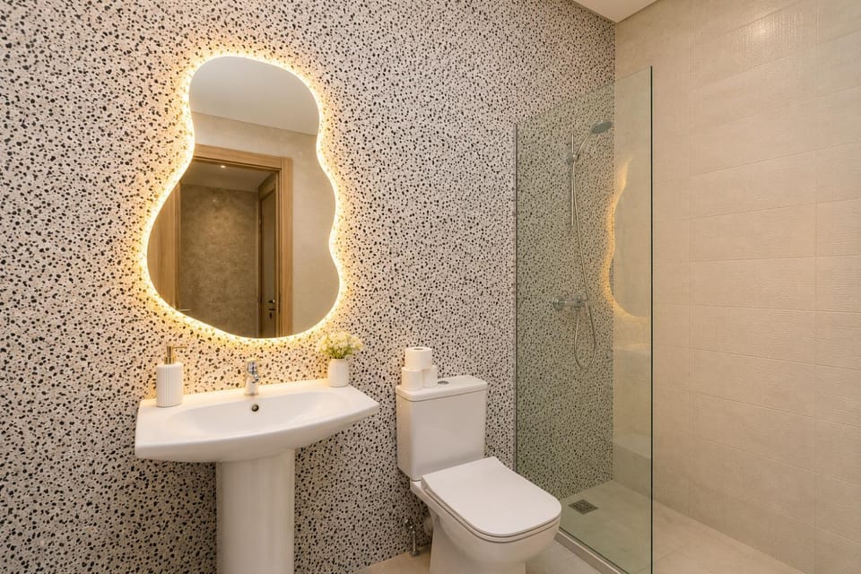 Shower, Toilet, Bathroom, wardrobe