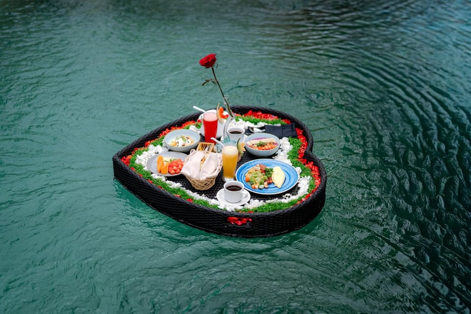 Swimming pool, Breakfast