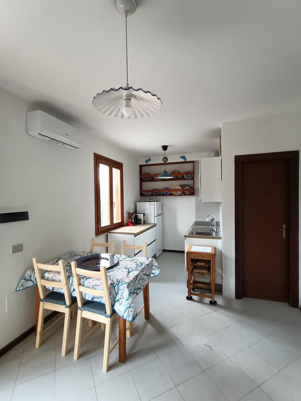 TV and multimedia, Coffee/tea facilities, Kitchen or kitchenette, Living room, Seating area, Lunch, dishwasher, heating, oven, stove, kitchen