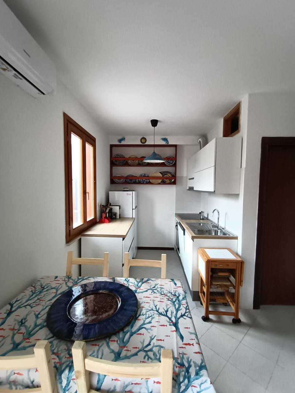 Kitchen or kitchenette, Living room, Seating area