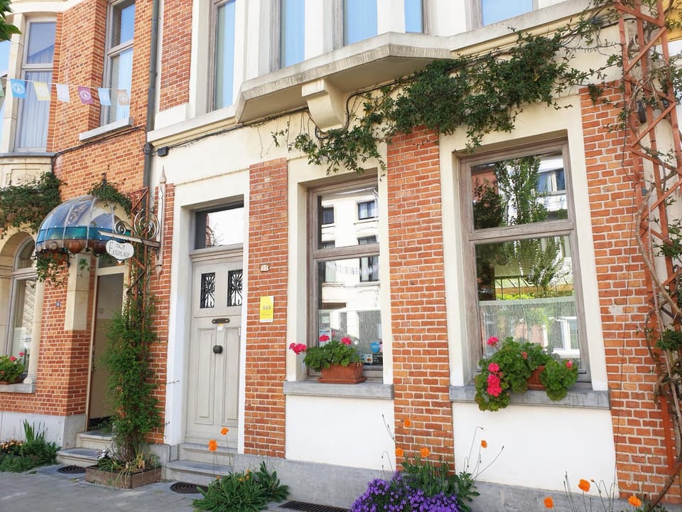 Property building, Day, Street view
