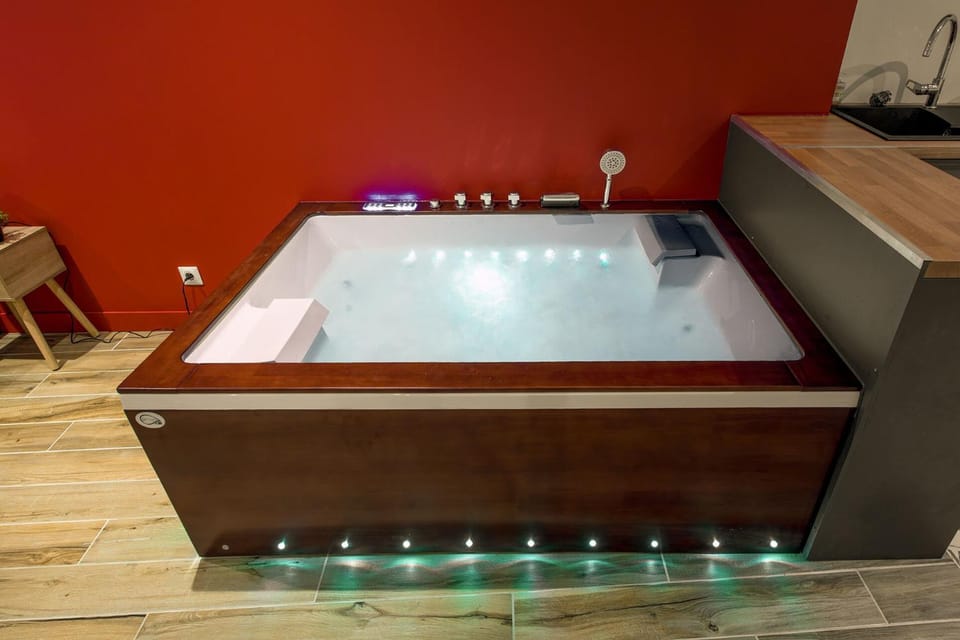Hot Tub, Hot Tub