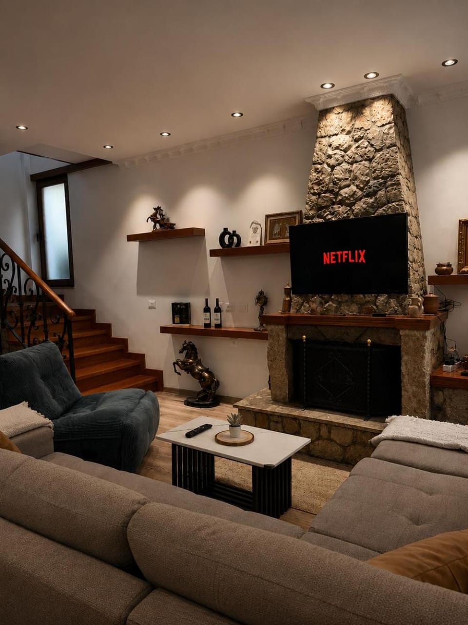 Communal lounge/ TV room, TV and multimedia, Living room