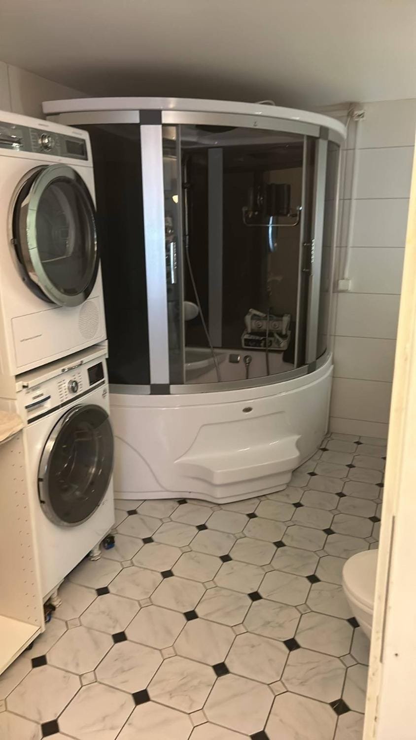 Hot Tub, Bath, washing machine, dryer