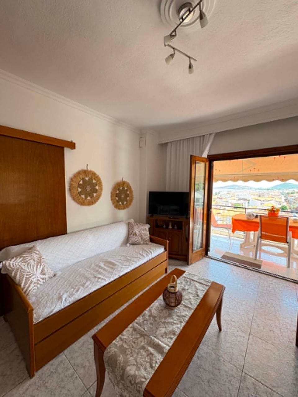 Bed, Natural landscape, TV and multimedia, View (from property/room), Balcony/Terrace, Living room, Photo of the whole room, Seating area