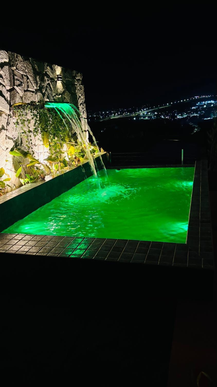 Casa turquesa c piscina aquecida,3 suítes, próx autódromo,serra dourada,shop flamboyant House in Goiania