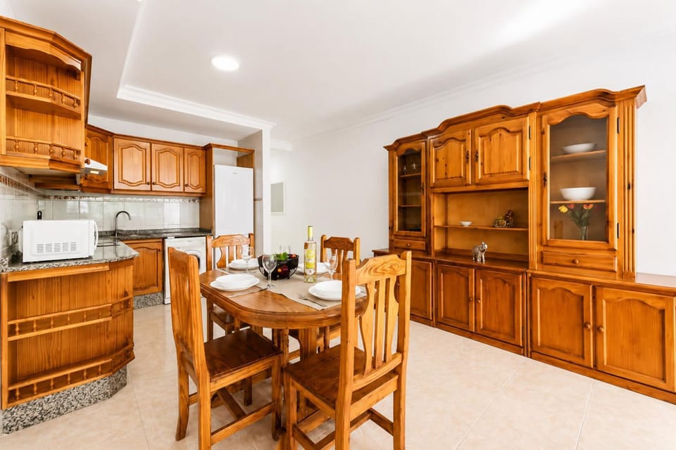 Kitchen or kitchenette, Dining area, wardrobe