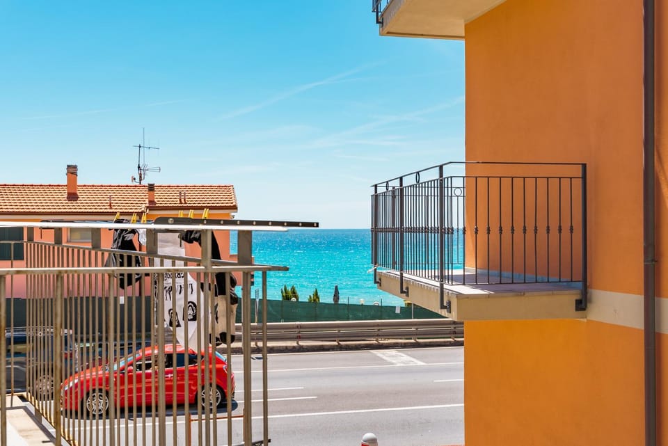 Skybnb APPARTMENTS 30 mt from the sea Apartment in Liguria