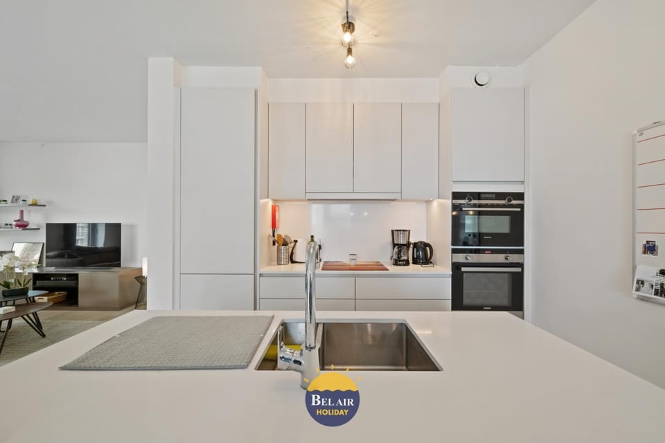 Kitchen or kitchenette, Dining area, dishwasher, oven, stove