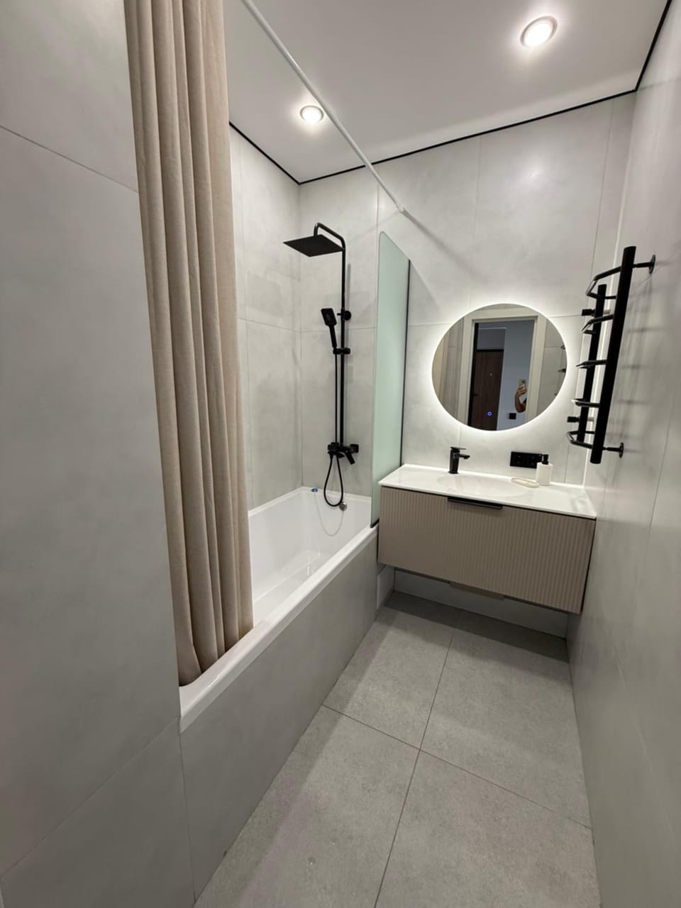 Новая уютная 3 комнатная квартира в районе Пирамиды Apartment in Kazakhstan