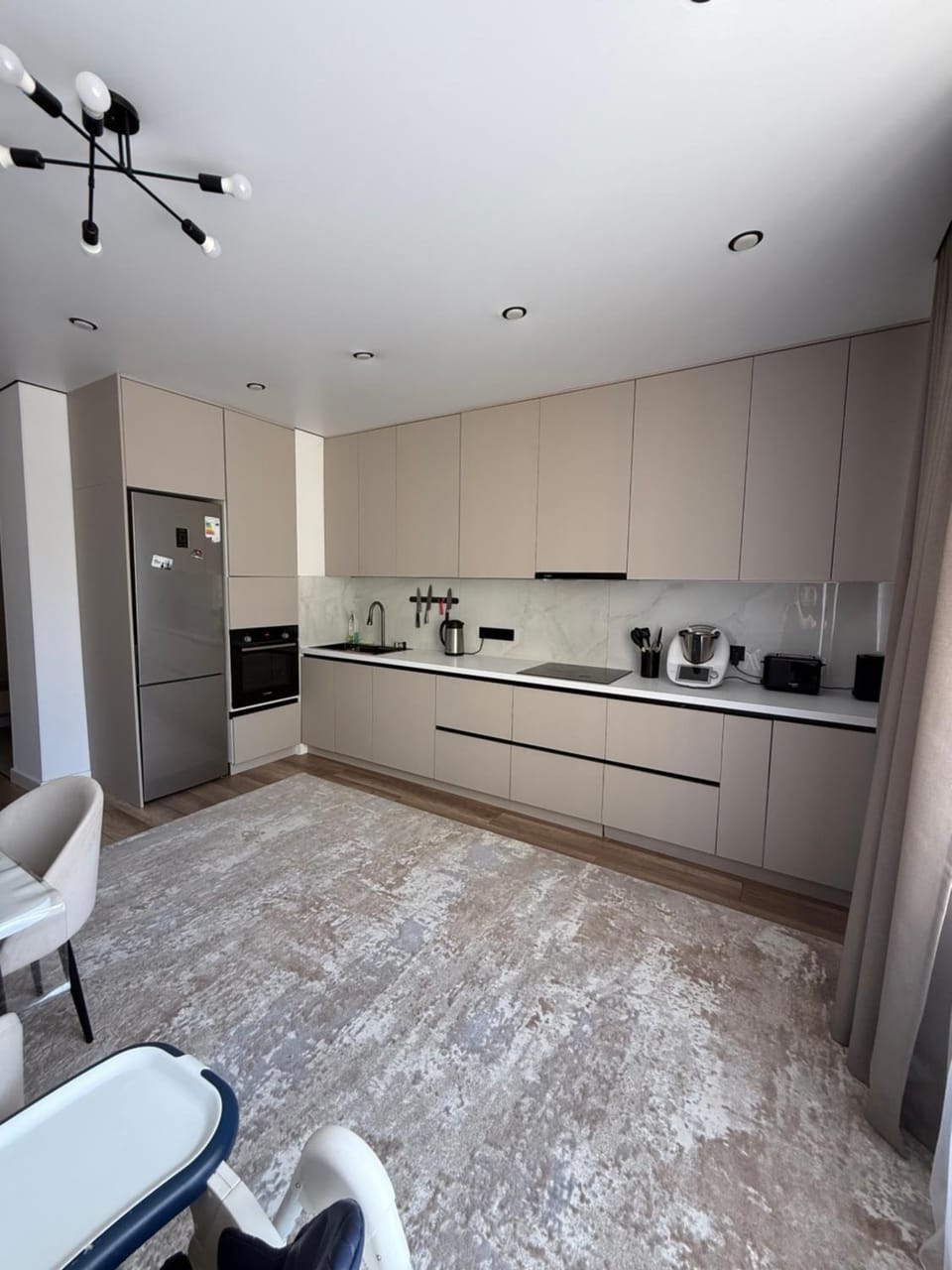 Новая уютная 3 комнатная квартира в районе Пирамиды Apartment in Kazakhstan