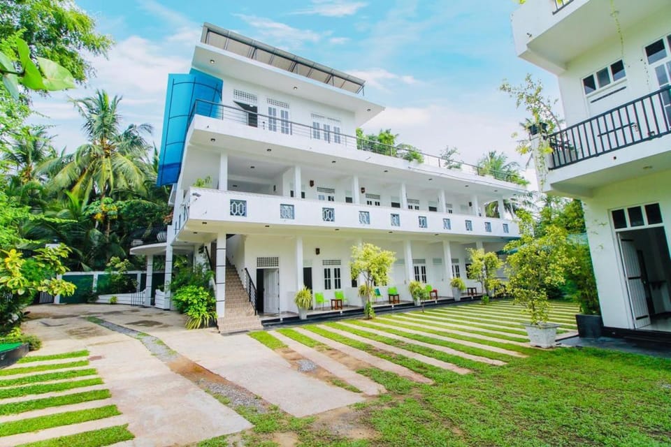Lodge 52 Hotel in Negombo