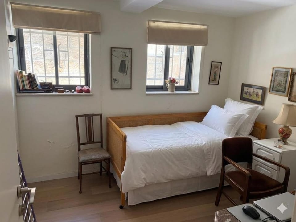 Shemaya Corner Apartment in Jerusalem