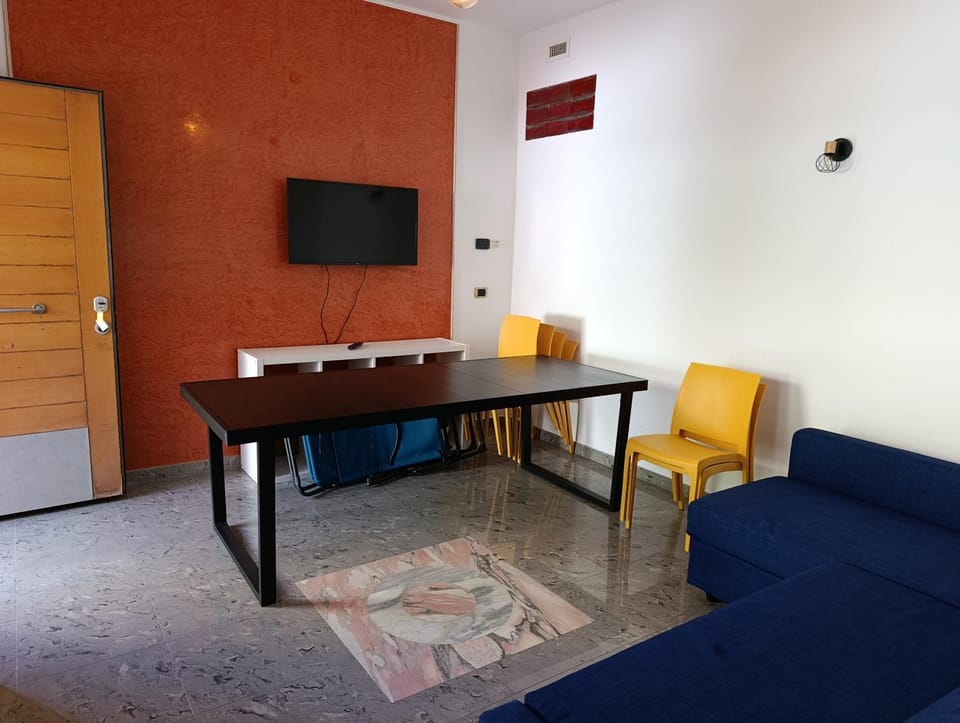 Communal lounge/ TV room, Living room