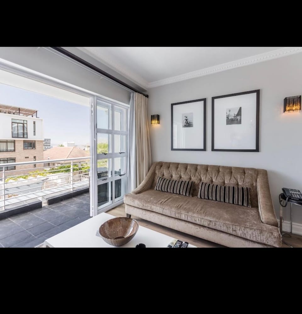 Luxurious Accessible Apartment with City and Nature Views Apartment in Cape Town