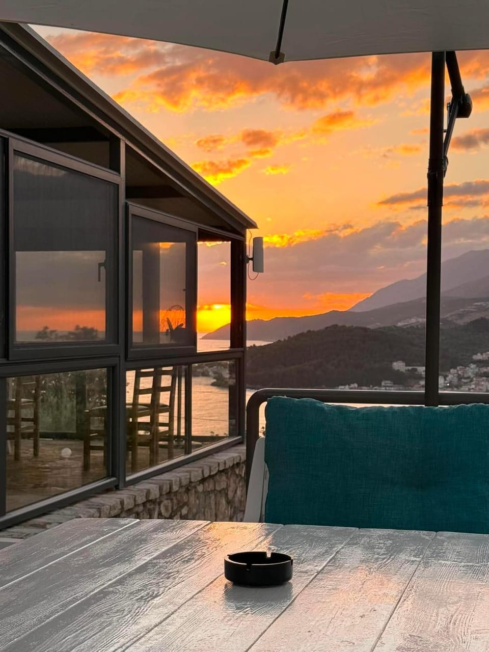 Property building, Breakfast