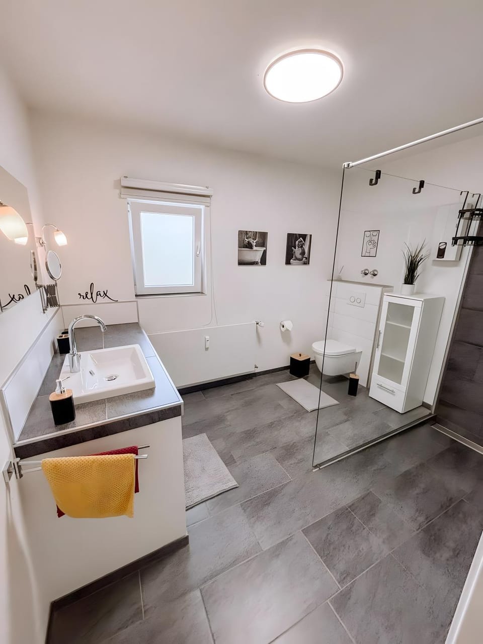 Bathroom, Living room