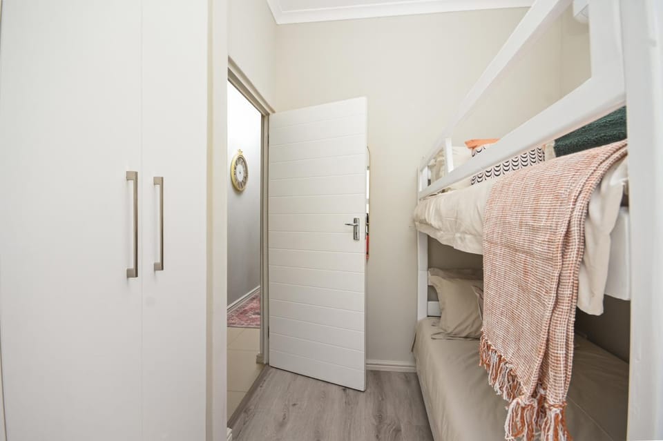 Wineland's Wanderlust - Stellenbosch Vacation Home House in Stellenbosch