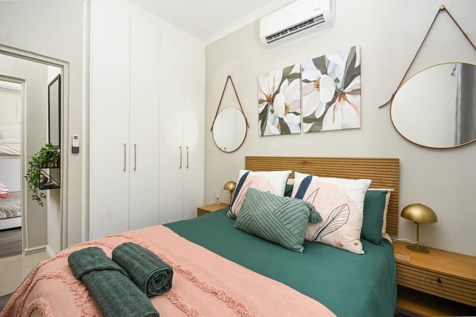 Wineland's Wanderlust - Stellenbosch Vacation Home House in Stellenbosch