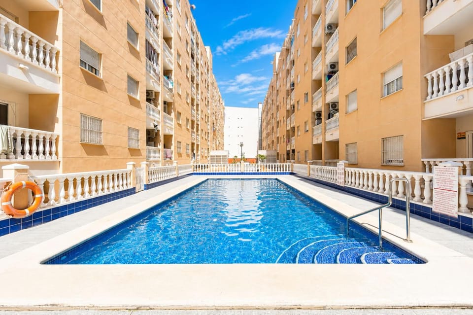 Neighbourhood, Swimming pool