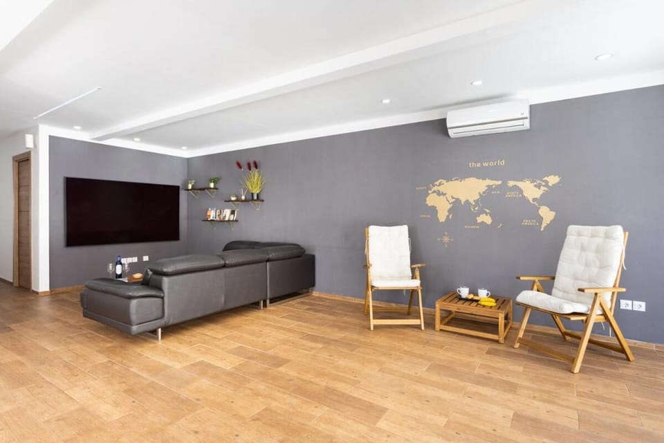 TV and multimedia, Seating area