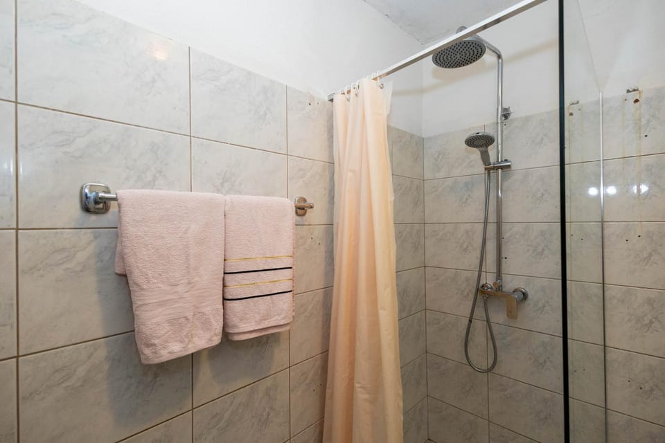 Shower, Bathroom, towels