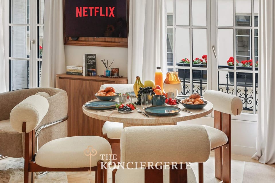 Luxury Apartment in Saint-Germain, Bon Marché, With AC Apartment in Paris