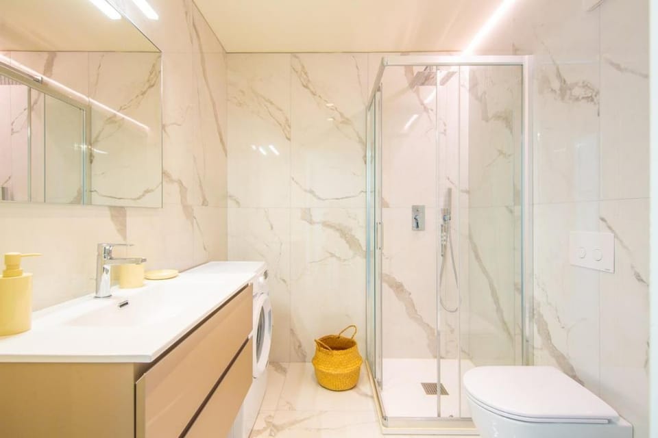 Luxury Apartment with 2 Bedrooms, 2 Bathrooms, 6 Guests Apartment in Sestri Levante