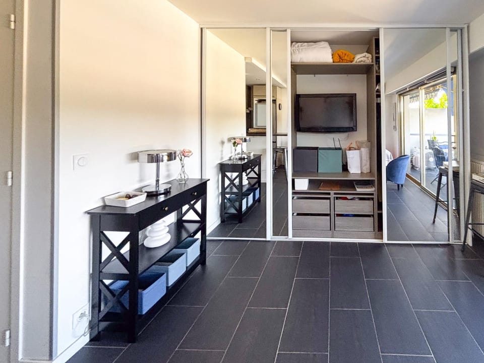 Cozy studio, terrace near beaches, Cannes Apartment in Mandelieu-La Napoule