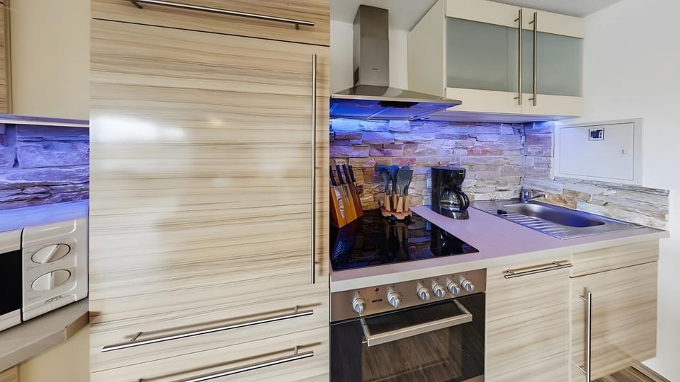 Kitchen or kitchenette, Living room