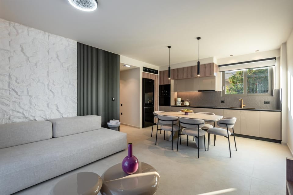 Naeva Luxury Apartments - Garden Apartment in Chania