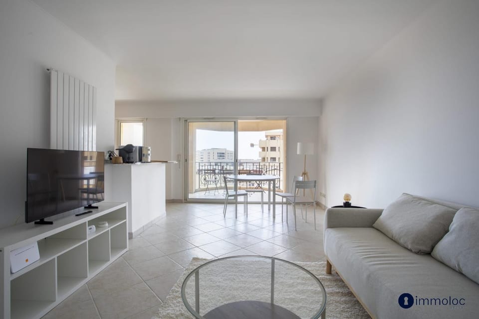Apartment in the center of Beausoleil with terrace House in Avenue du Carnier