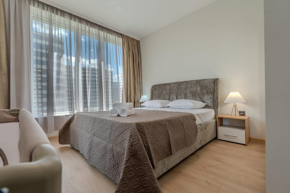 Bed, Photo of the whole room, Bedroom, towels