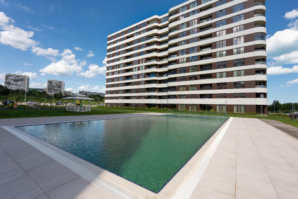 Property building, Day, Swimming pool