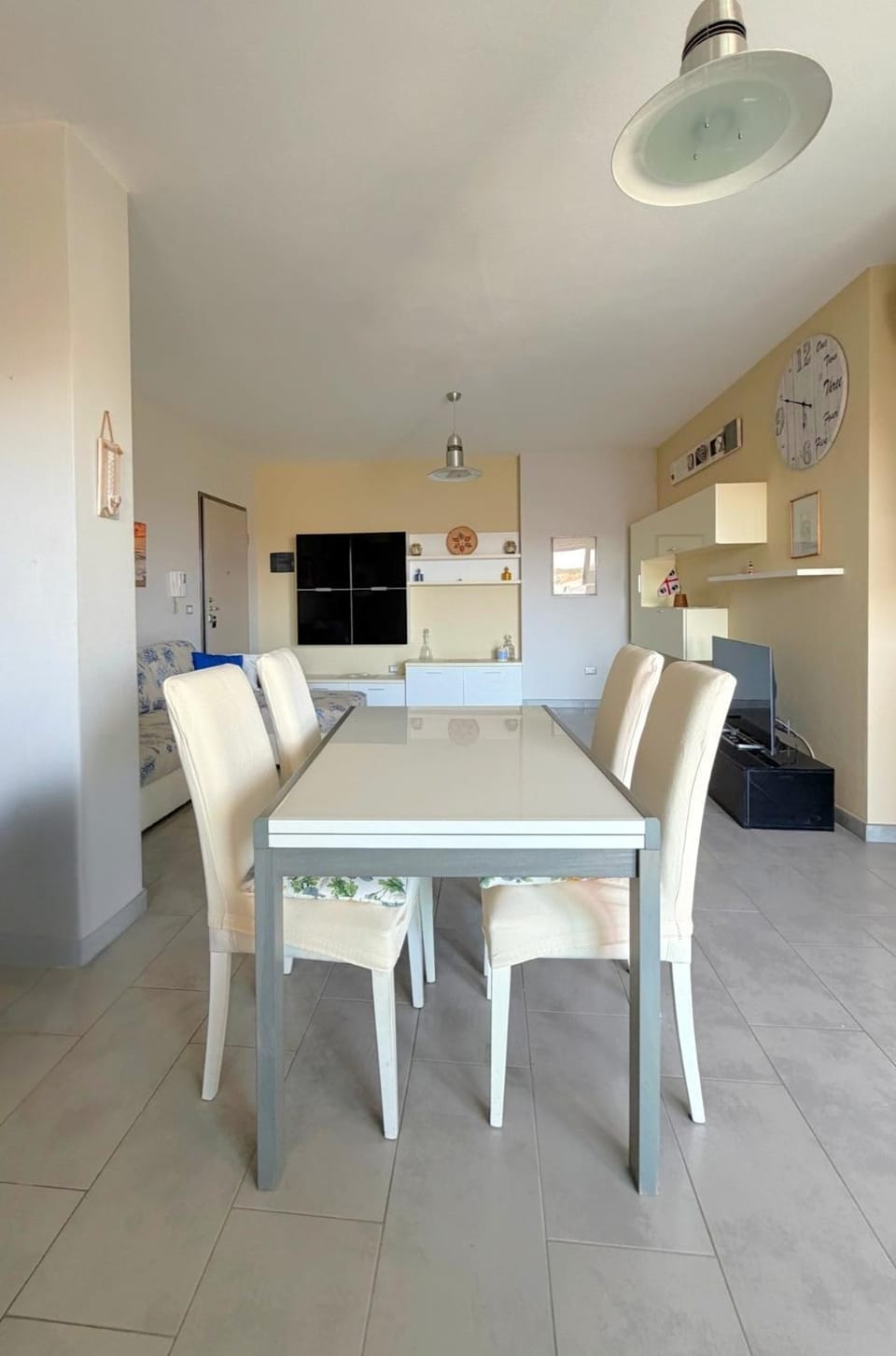 Seating area, Dining area